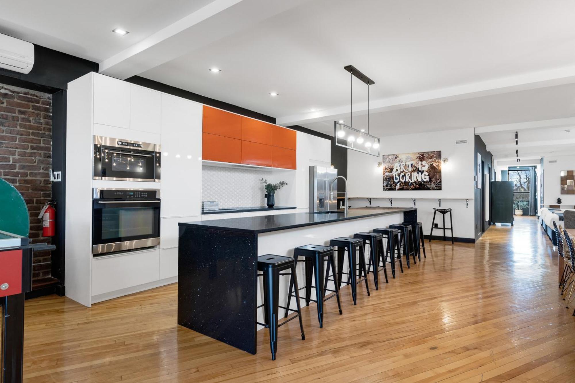 Liv Mtl Plaza 3*
