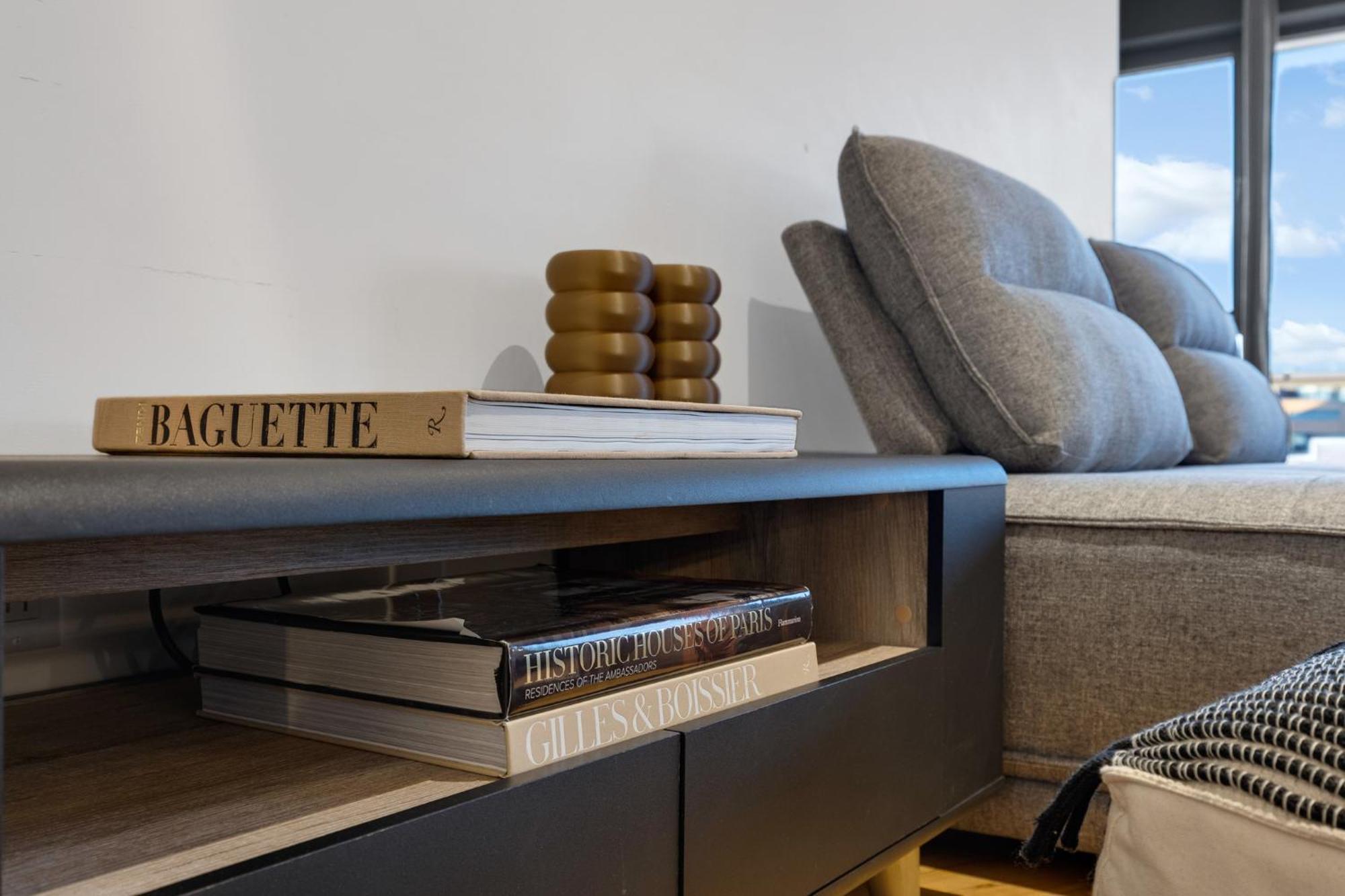 Liv Mtl Plaza Aparthotel