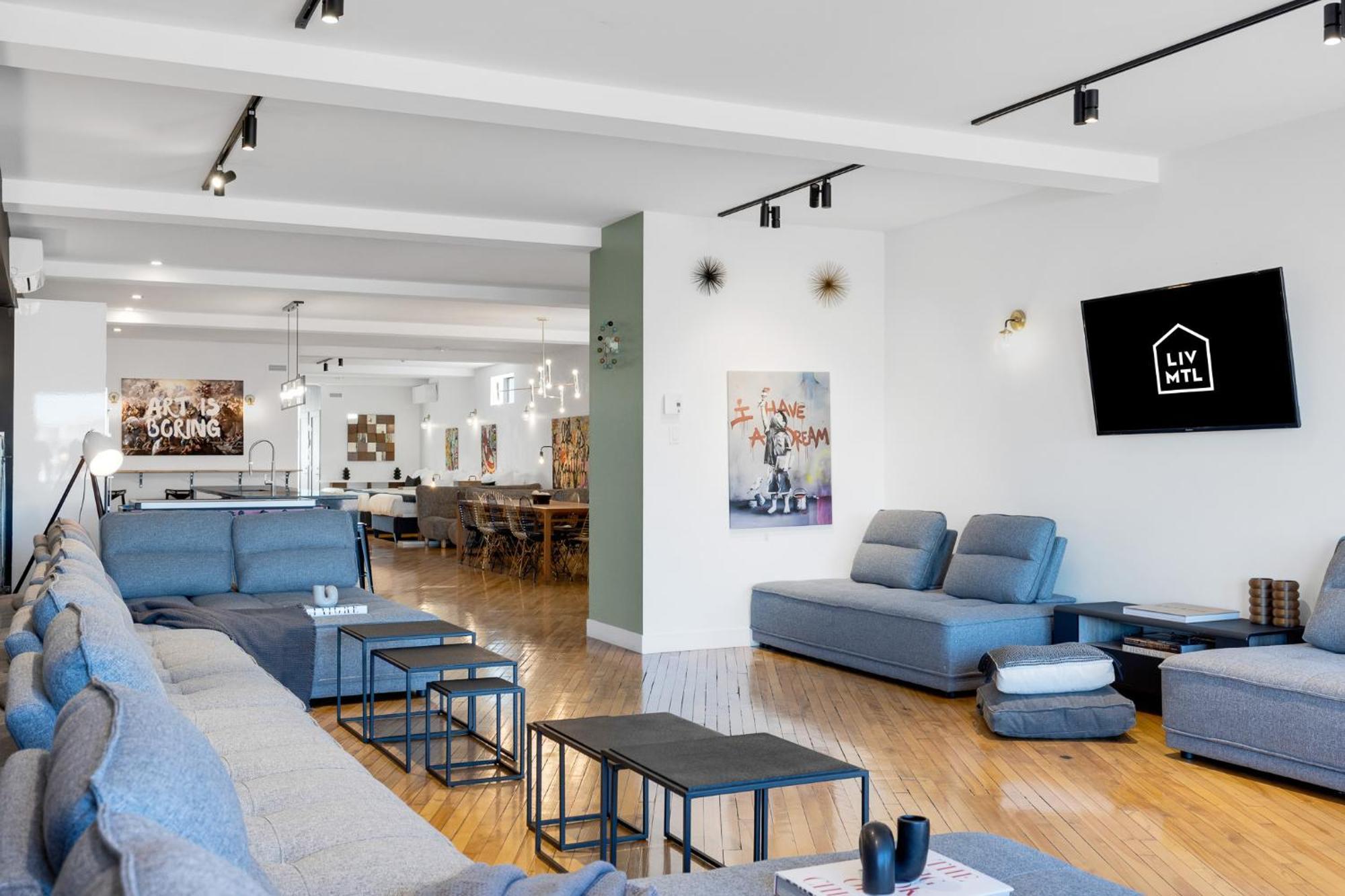 Liv Mtl Plaza 3*