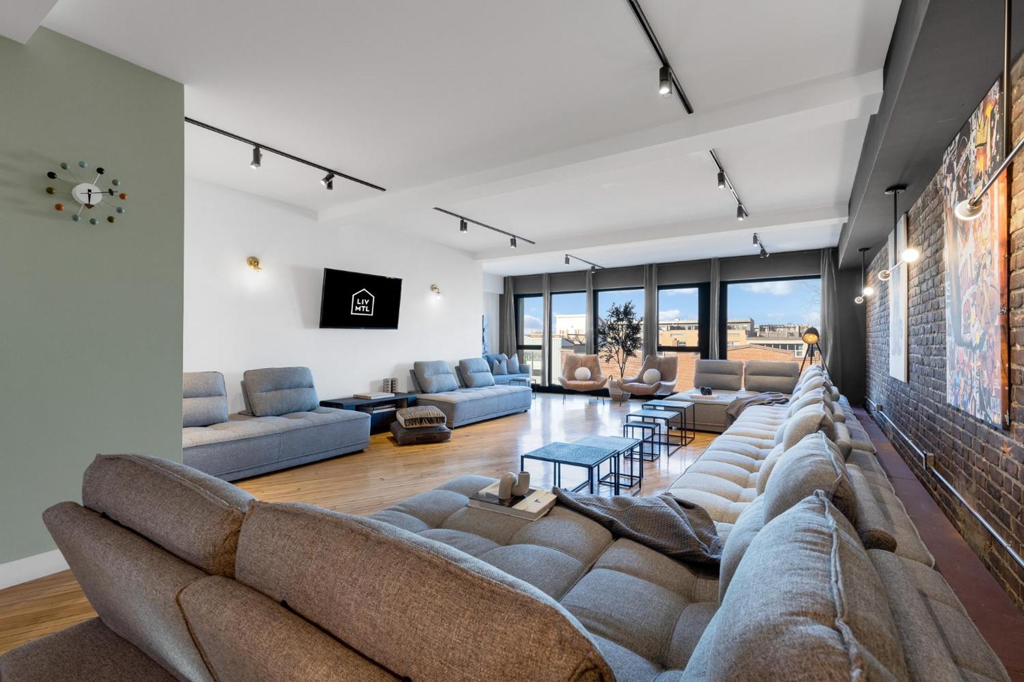 Liv Mtl Plaza 3* Montreal